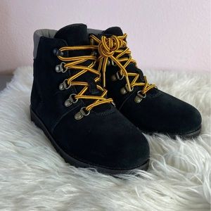 New UGG Australia Kids Unisex Black Booties 2